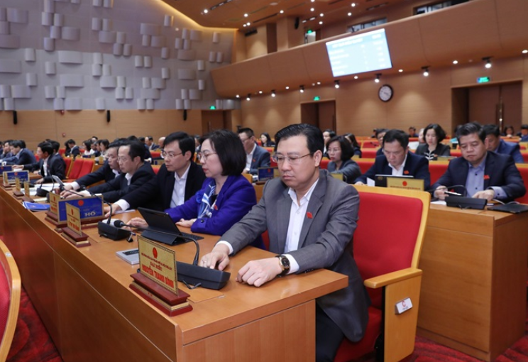 Hà Nội miễn học phí cho học sinh thuộc hộ cận nghèo - Ảnh 1.