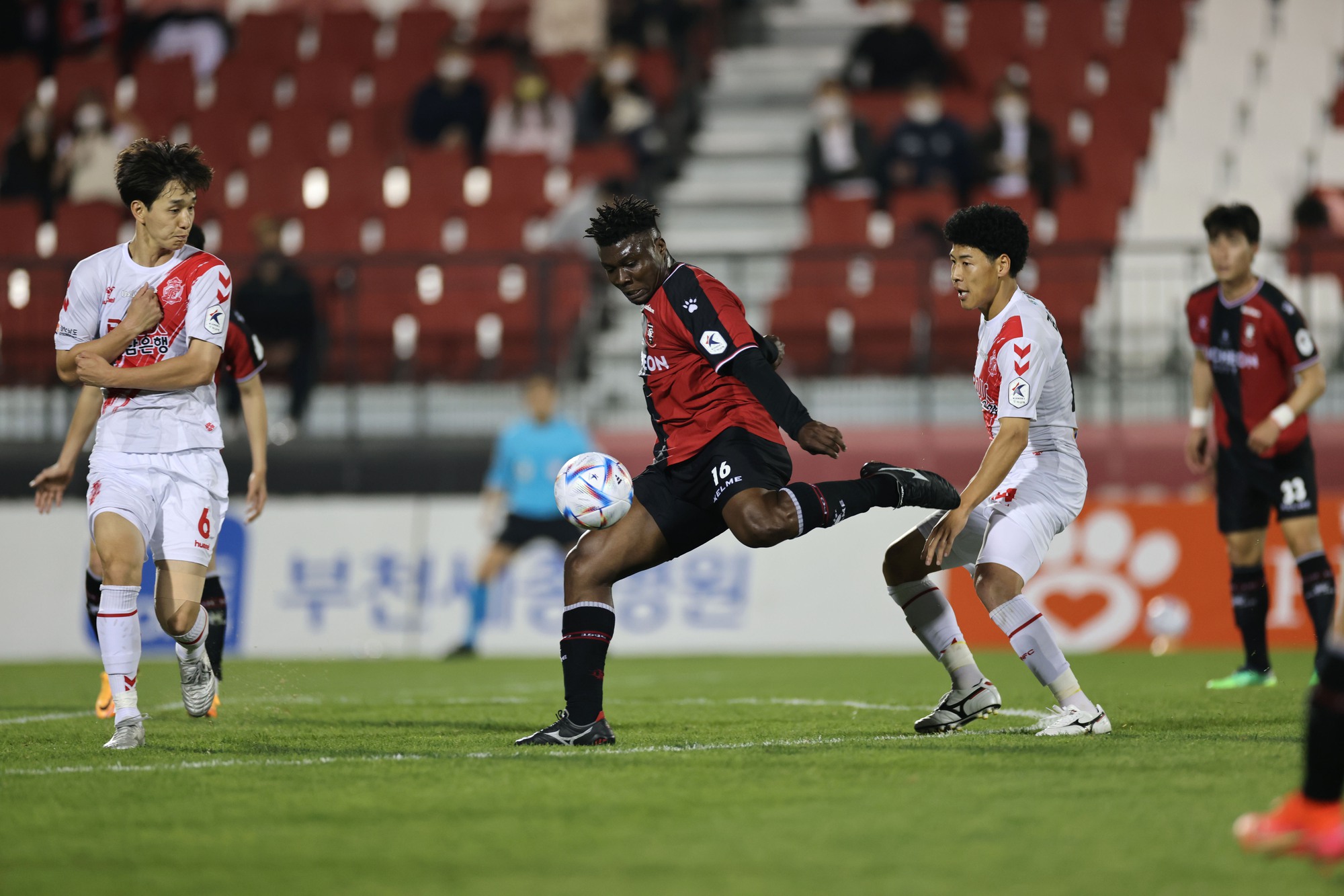 Bỏ ra 9 tỷ đồng, Thép Xanh Nam Định đưa về ngoại binh đến từ K.League - Ảnh 2.