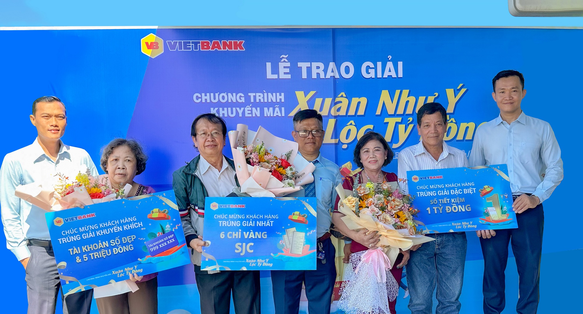 Vietbank trao thưởng tiền tỷ cho khách hàng gửi tiết kiệm chương trình khuyến mãi &quot;Xuân như ý, Lộc tỷ đồng&quot; - Ảnh 2.
