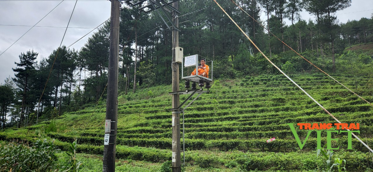 Hàng loạt cán bộ, công nhân viên Công ty Điện lực Lai Châu thôi việc, vì sao? - Ảnh 1. Hàng loạt cán bộ, công nhân viên Công ty Điện lực Lai Châu thôi việc, vì sao? - Ảnh 1.