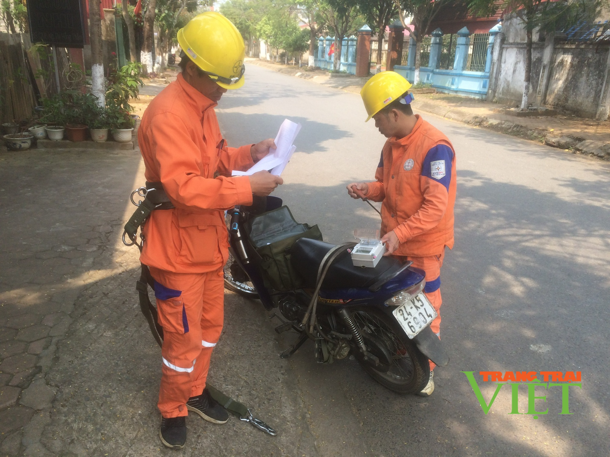 Hàng loạt cán bộ, công nhân viên Công ty Điện lực Lai Châu thôi việc, vì sao? - Ảnh 3. Hàng loạt cán bộ, công nhân viên Công ty Điện lực Lai Châu thôi việc, vì sao? - Ảnh 3.