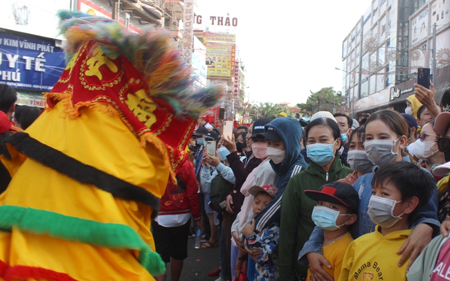 Lễ hội miếu Bà Bình Dương đón hàng ngàn người cung nghinh thánh giá Thiên Hậu Thánh Mẫu - Ảnh 10.