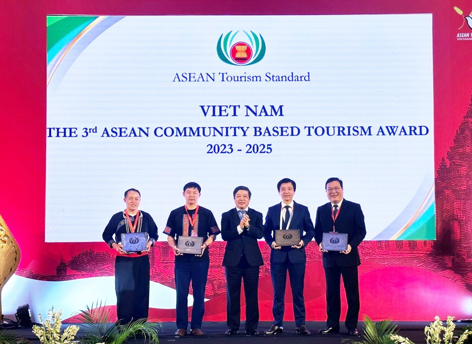 Bản Sin Suối Hồ vinh dự đạt Giải thưởng Du lịch ASEAN 2023 - Ảnh 1. Bản Sin Suối Hồ vinh dự đạt Giải thưởng Du lịch ASEAN 2023 - Ảnh 1.