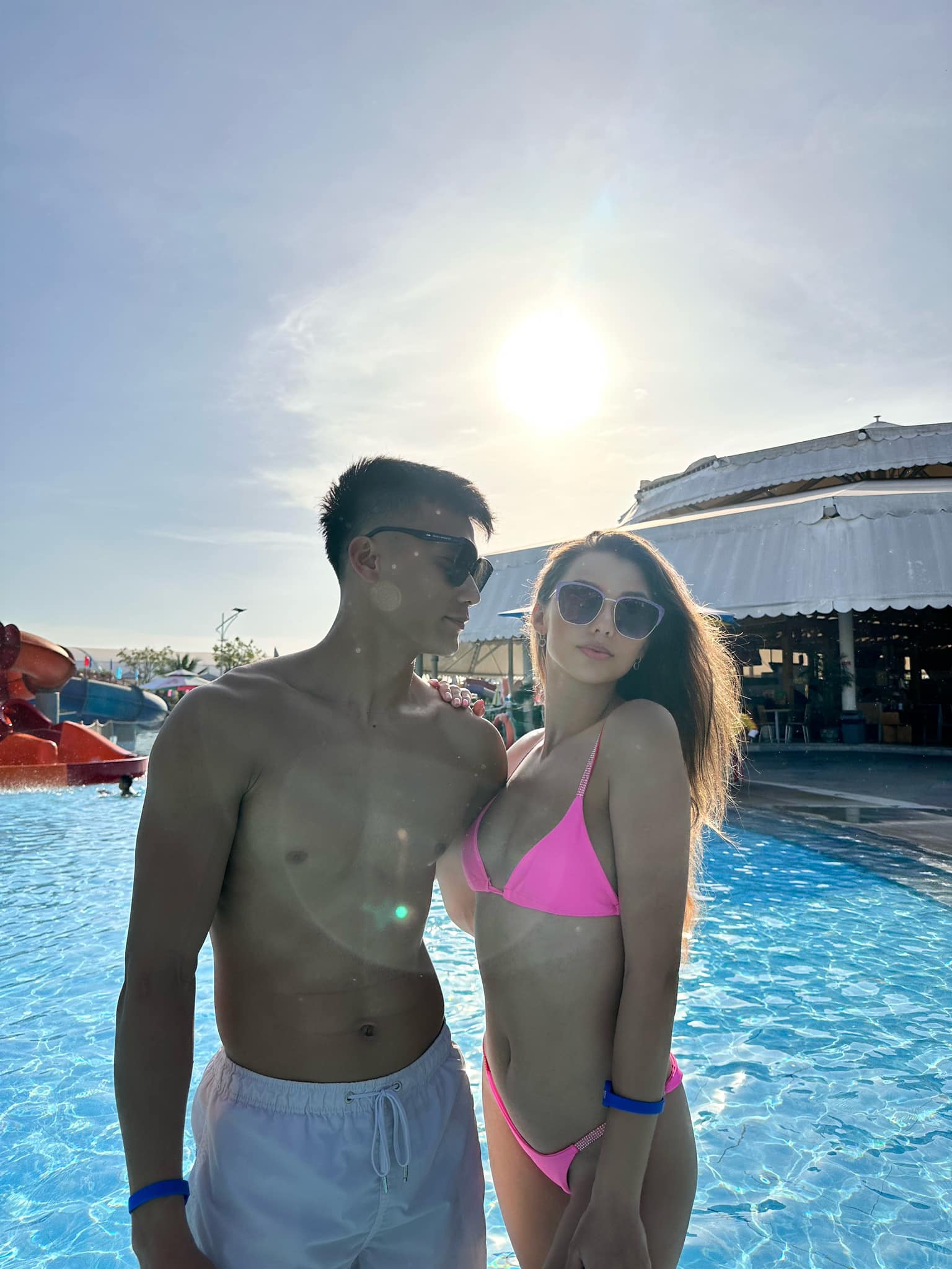 Vợ Tây của Bùi Tiến Dũng khoe dáng sexy khiến chị em... mê mẩn - Ảnh 5.