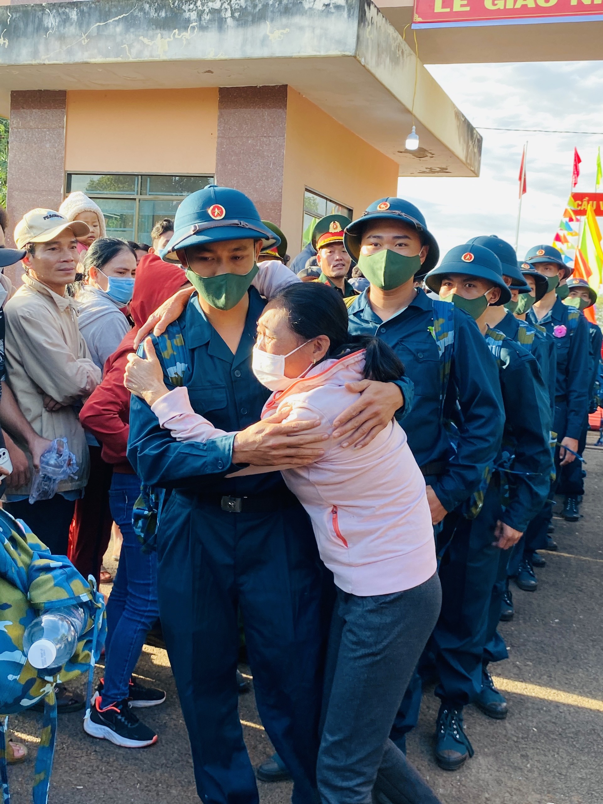 Đồng Nai: 3.100 thanh niên đã lên đường nhập ngũ, thực hiện nghĩa vụ bảo vệ Tổ quốc - Ảnh 9.