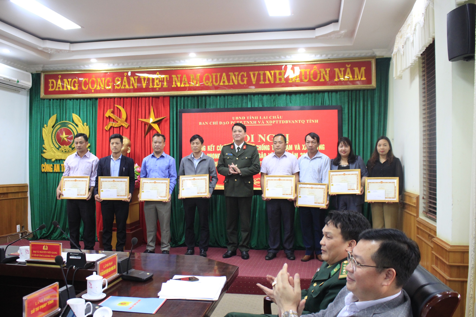 Lai Châu: 93/94 xã đạt chuẩn an toàn về anh ninh trật tự - Ảnh 2. Lai Châu: 93/94 xã đạt chuẩn an toàn về anh ninh trật tự - Ảnh 2.