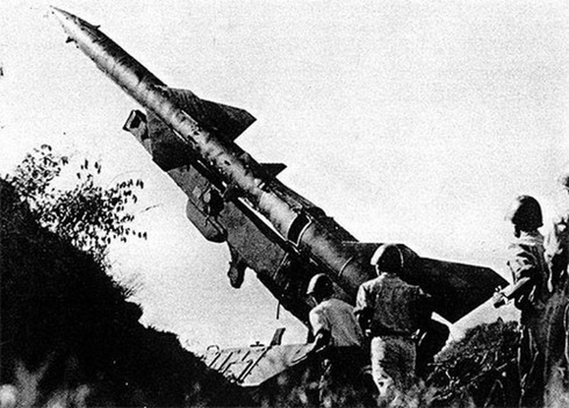 Pháo đài bay B-52 đầu tiên bị Việt Nam bắn rơi đầu tiên khi nào? - Ảnh 9.