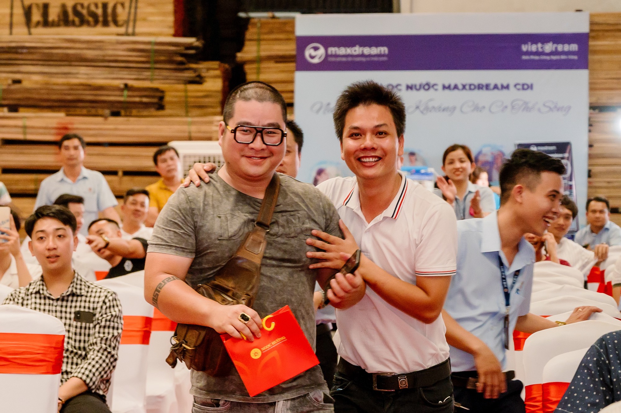 Thị trường gặp khó khăn, doanh nghiệp gỗ ở Bình Dương tổ chức bốc thăm “xế xịn” để kích cầu - Ảnh 4.