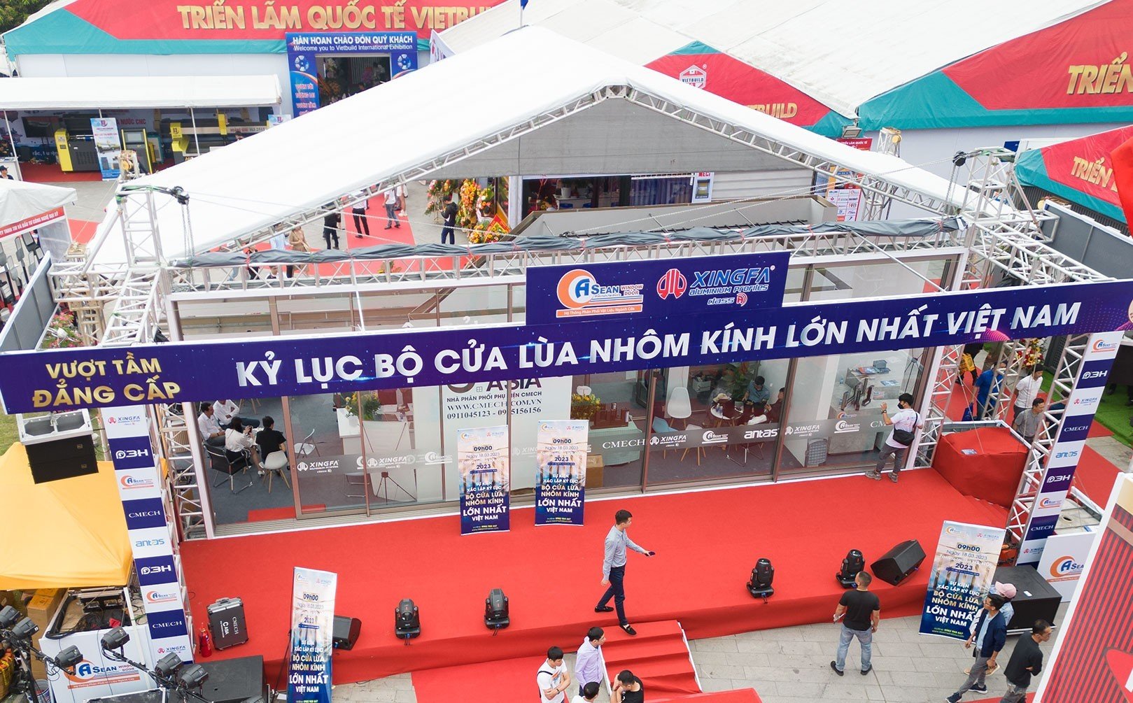 AseanWindow lập kỷ lục bộ cửa lùa nhôm kính lớn nhất Việt Nam - Ảnh 1.