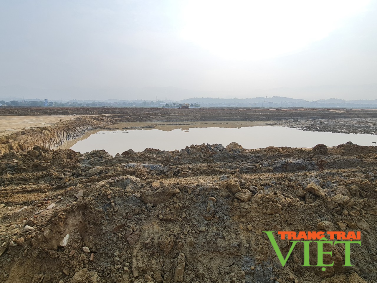 Dự án Nâng cấp, mở rộng Cảng Hàng không Điện Biên: Thiếu vật liệu thi công đường cất hạ cánh, đường lăn, sân đỗ - Ảnh 5. Dự án Nâng cấp, mở rộng Cảng Hàng không Điện Biên: Thiếu vật liệu thi công đường cất hạ cánh, đường lăn, sân đỗ - Ảnh 5.
