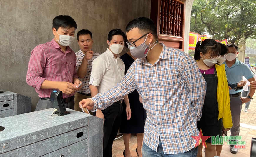 Văn Miếu – Quốc Tử Giám: Chuyển đổi số mang đến hình thức du lịch mới cho di sản - Ảnh 2. Văn Miếu – Quốc Tử Giám: Chuyển đổi số mang đến hình thức du lịch mới cho di sản - Ảnh 2.