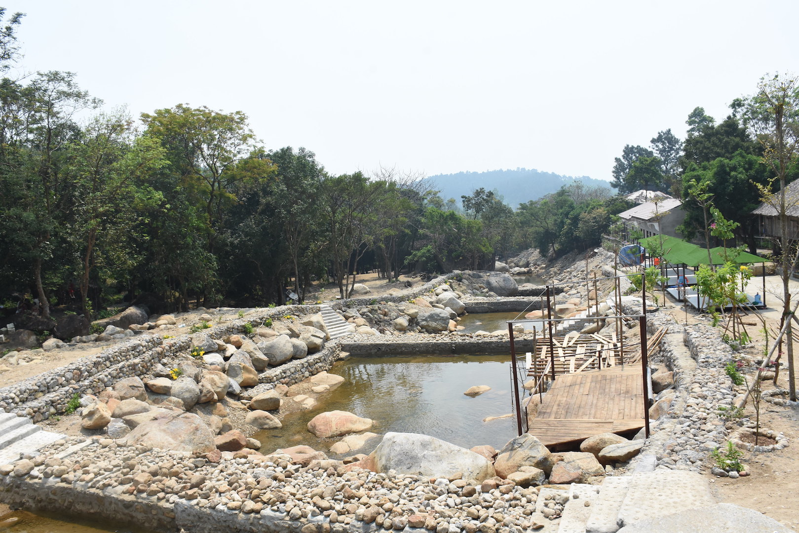Đà Nẵng: Khu du lịch sinh thái ngang nhiên xây đập chặn suối, phục vụ du lịch - Ảnh 1.