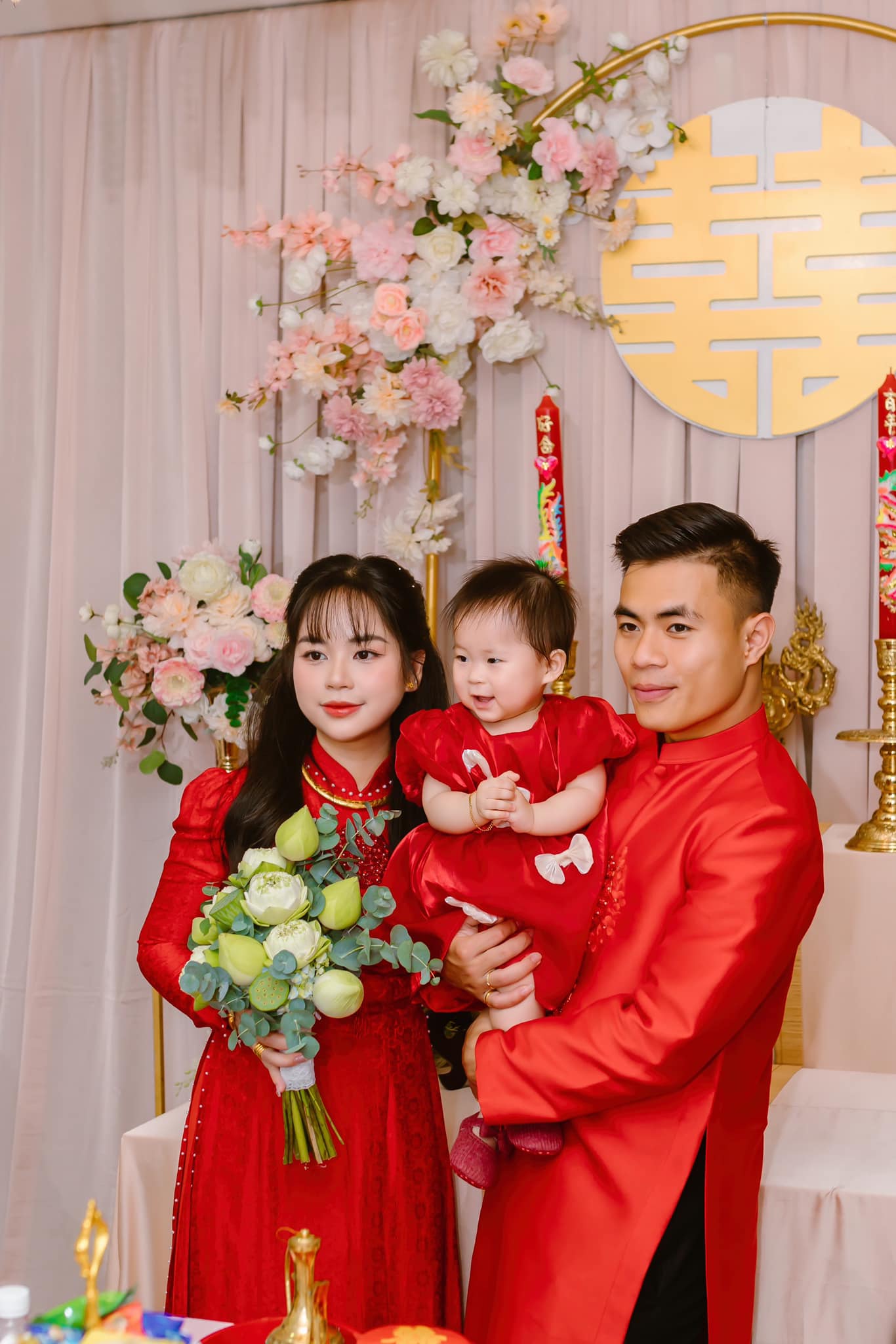 Đám cưới có cả &quot;nghé&quot; của cựu đội phó U23 Việt Nam - Ảnh 1.