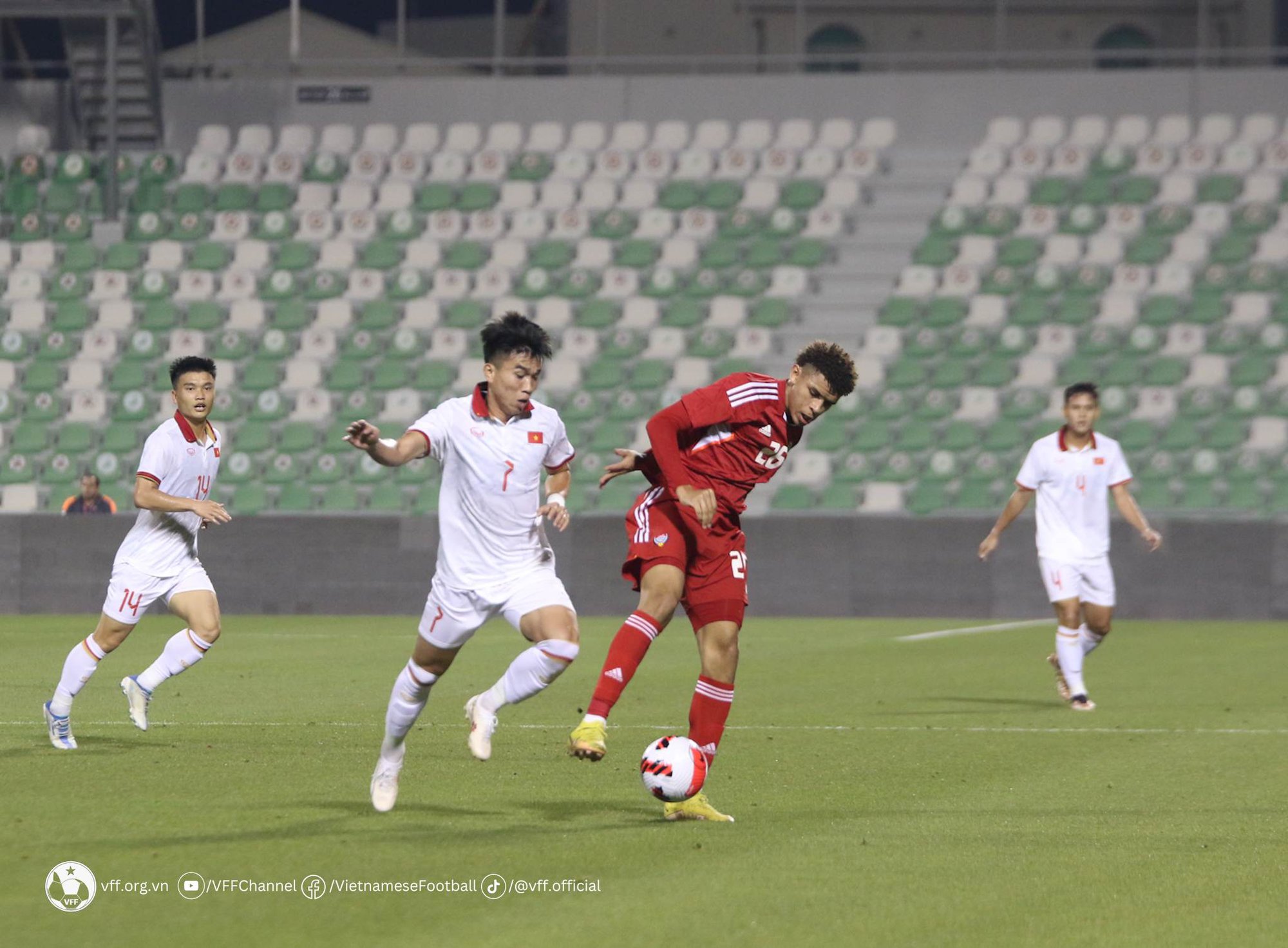 HLV Troussier cần khắc phục ngay 2 &quot;tử huyệt&quot; nào của U23 Việt Nam? - Ảnh 1.