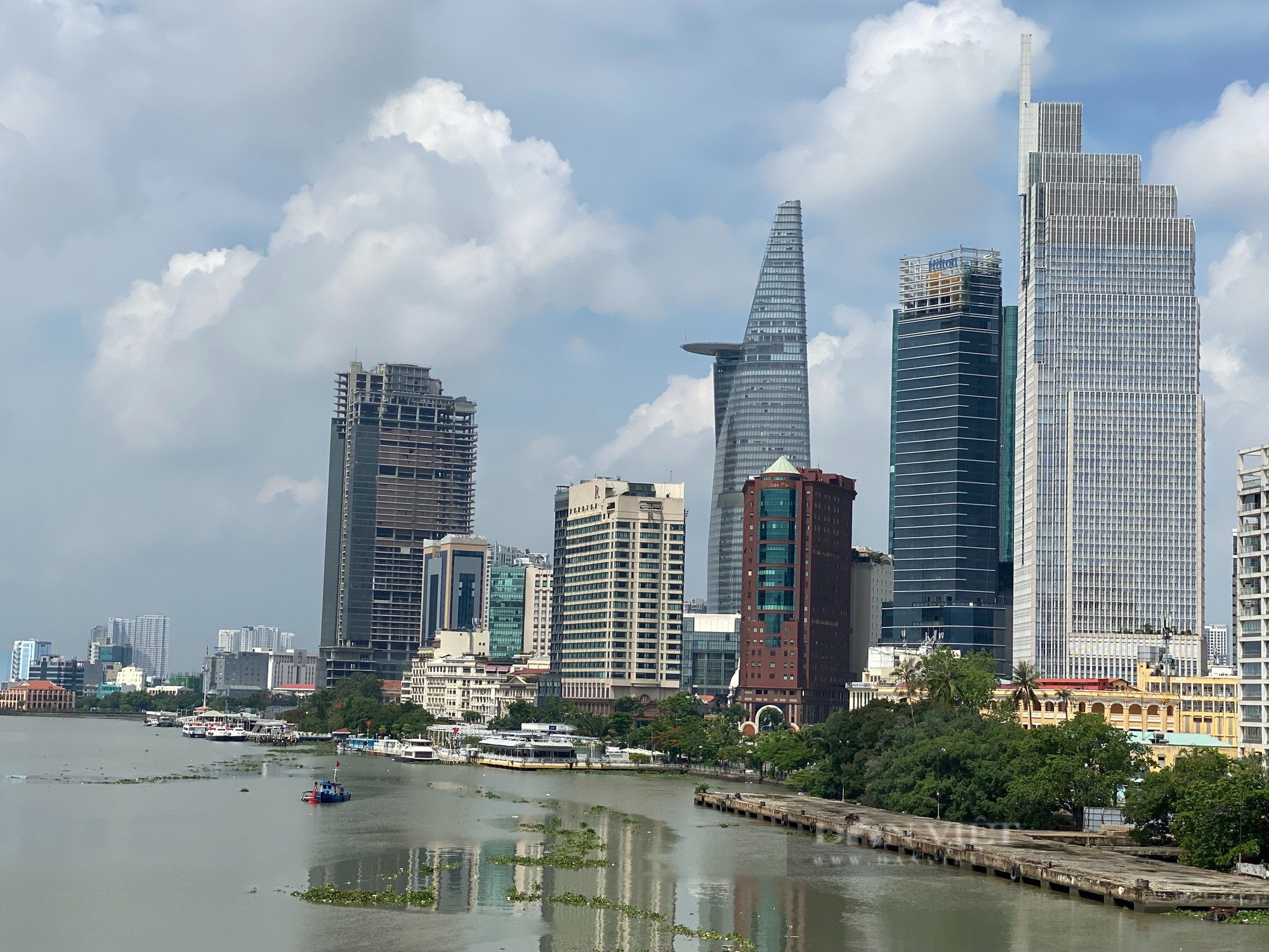 Phát triển vùng Đông Nam Bộ xứng tầm - Bài 4: Giải pháp nào để TP.HCM trở thành cực tăng trưởng của khu vực? - Ảnh 4.