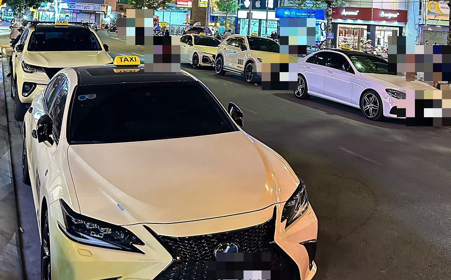 Xe ôtô tự ý gắn mào taxi có bị xử phạt? - Ảnh 1.