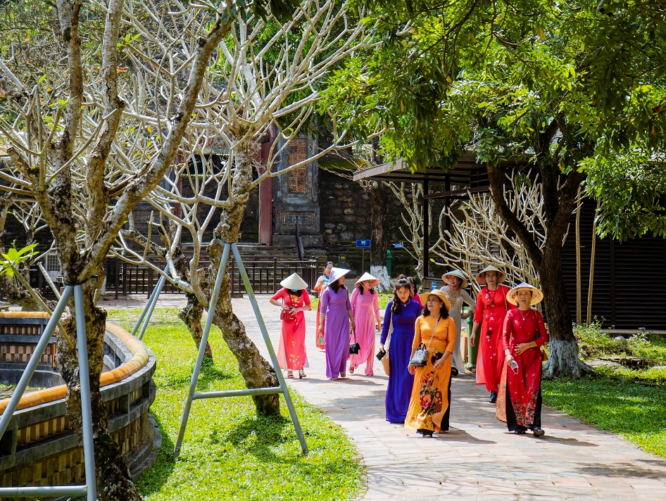 535 tỷ đồng thực hiện đề án về áo dài, đưa áo dài Huế thành di sản đại diện của nhân loại  - Ảnh 2.