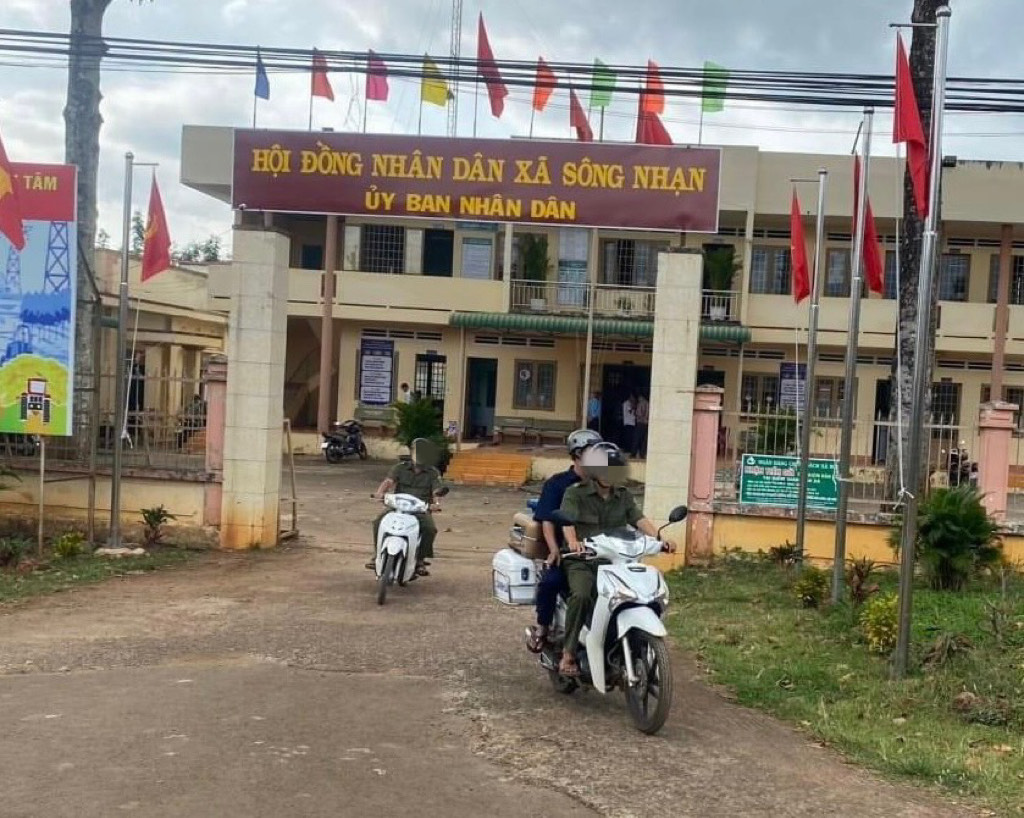 Vụ cặp vợ chồng bấm 4 biển số đẹp: Mời cả hai lên làm việc và yêu cầu tường trình việc bấm biển số - Ảnh 2.