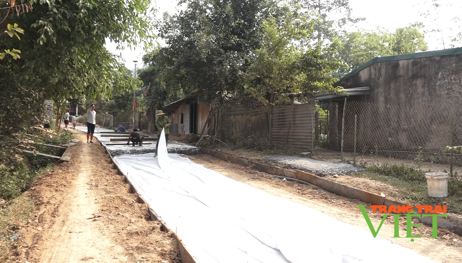 Sìn Hồ chú trọng duy tu, bảo dưỡng, nâng cấp đường giao thông nông thôn - Ảnh 1. Sìn Hồ chú trọng duy tu, bảo dưỡng, nâng cấp đường giao thông nông thôn - Ảnh 1.