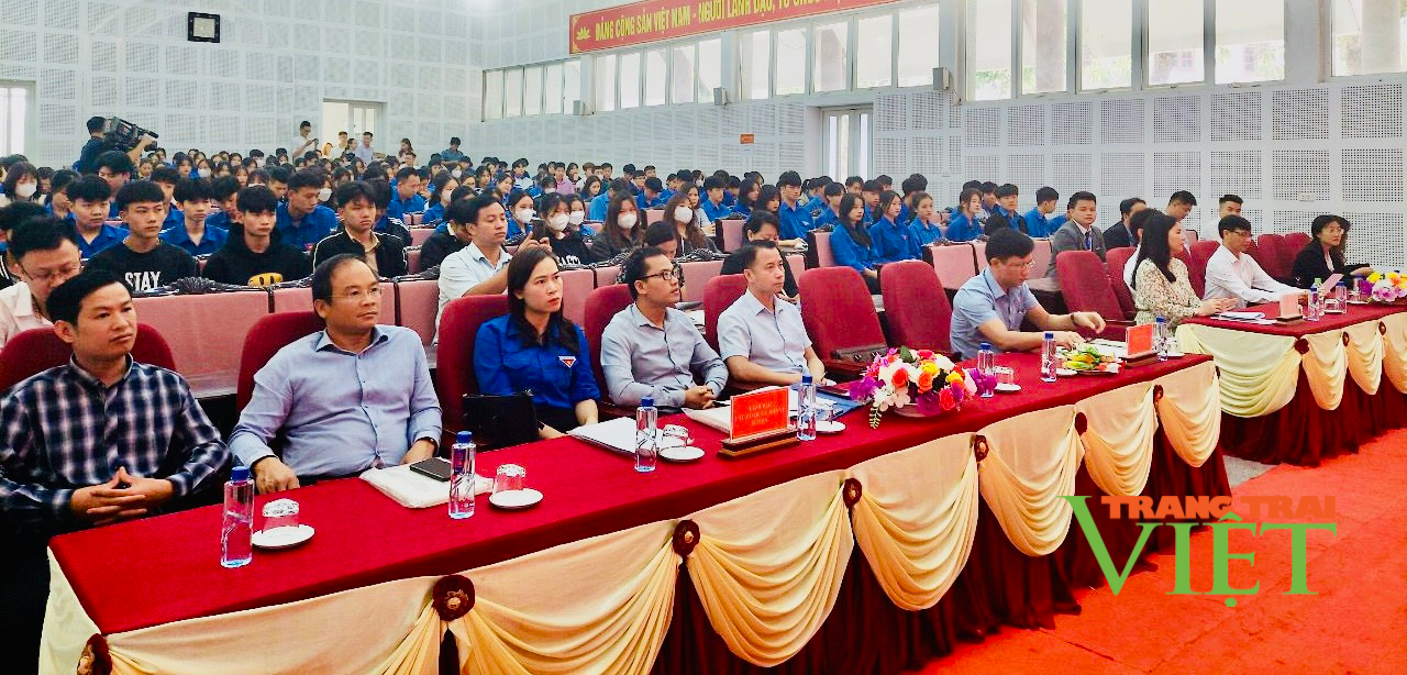 Lai Châu: Hơn 250 lao động tham gia phiên giao dịch việc làm - Ảnh 1. Lai Châu: Hơn 250 lao động tham gia phiên giao dịch việc làm - Ảnh 1.