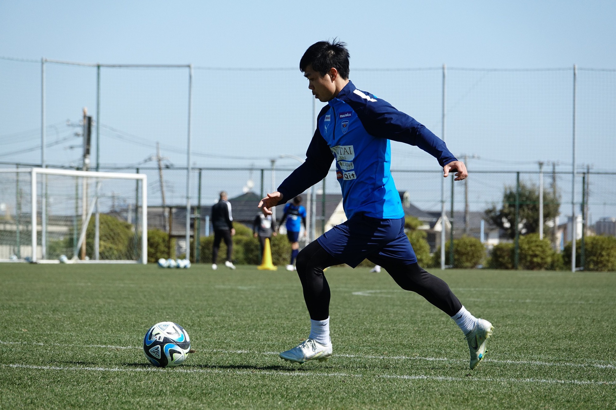 Bị HLV Yokohama FC &quot;bỏ rơi&quot;, Công Phượng phản ứng ra sao? - Ảnh 3.