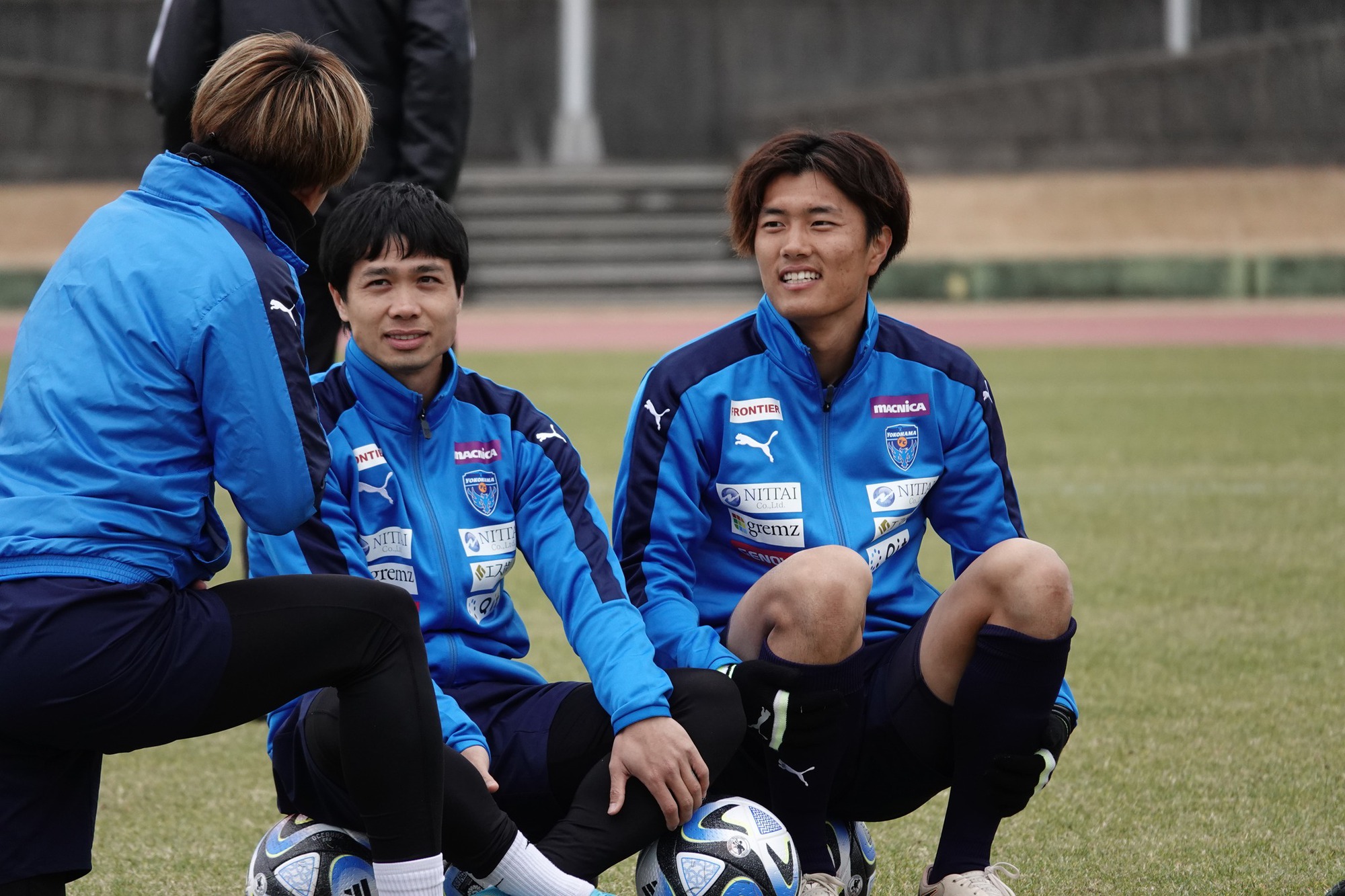 Bị HLV Yokohama FC &quot;bỏ rơi&quot;, Công Phượng phản ứng ra sao? - Ảnh 4.