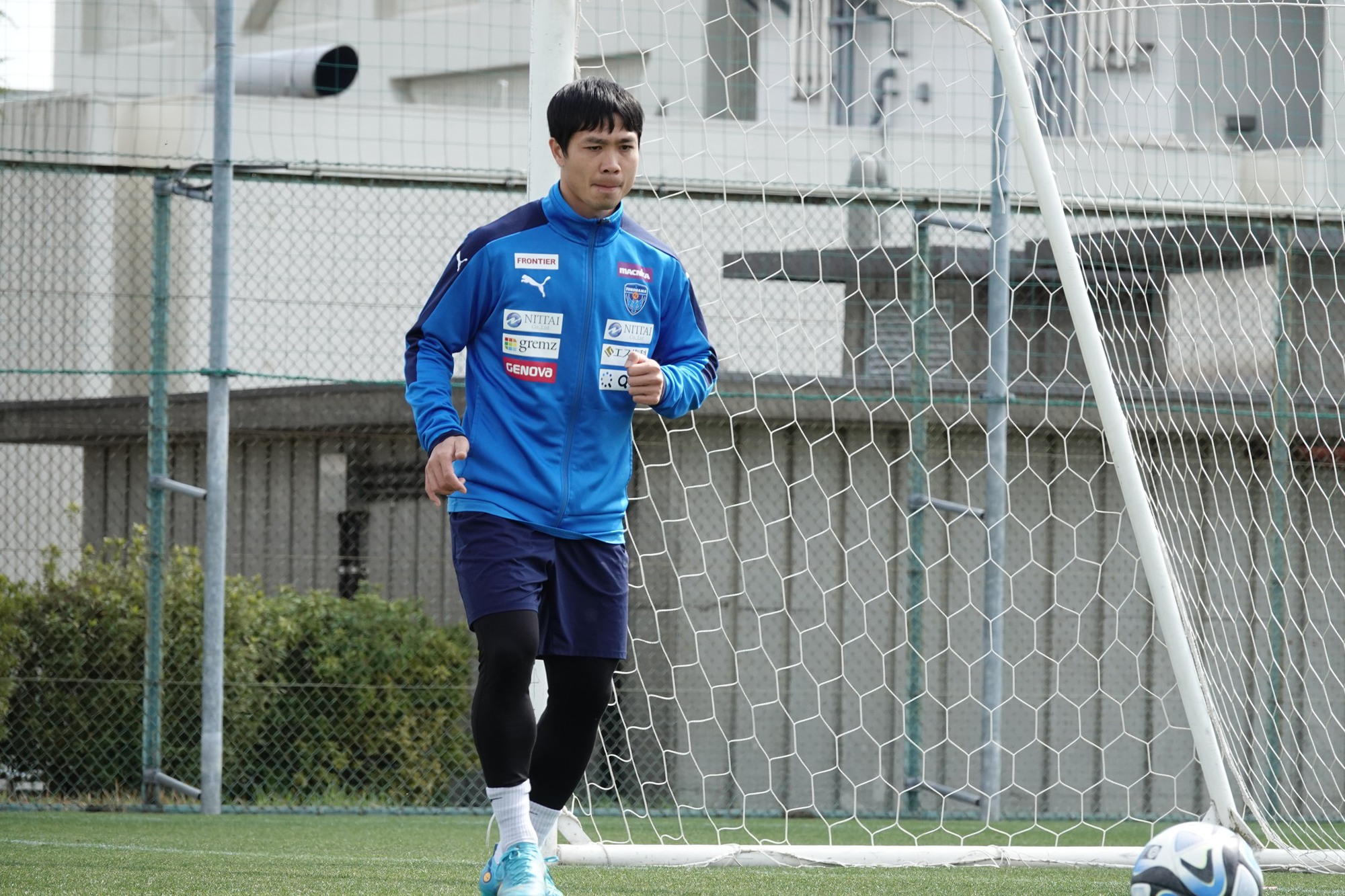 Bị HLV Yokohama FC &quot;bỏ rơi&quot;, Công Phượng phản ứng ra sao? - Ảnh 7.