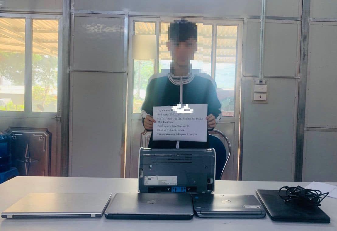 Lai Châu: Bắt &quot;siêu trộm&quot; cuỗm 4 máy tính để mua tài khoản ngân hàng số đẹp - Ảnh 1.