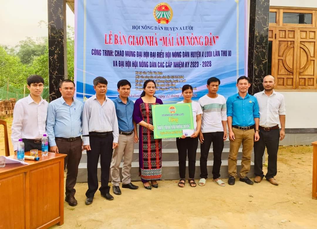 Thừa Thiên Huế: Bàn giao nhà “Mái ấm nông dân” thứ 20 tại huyện miền núi A Lưới  - Ảnh 1.