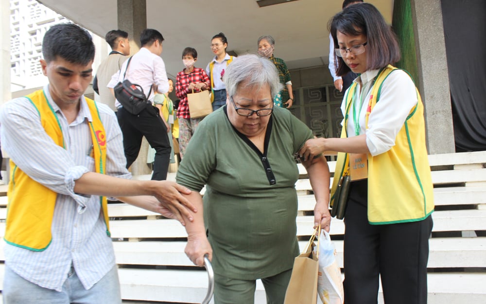 Năm 2023, Quỹ Trăng Khuyết dự kiến huy động hơn 10 tỷ đồng tiền từ thiện để hỗ trợ các hoàn cảnh neo đơn. Ảnh: Nguyên Vỹ