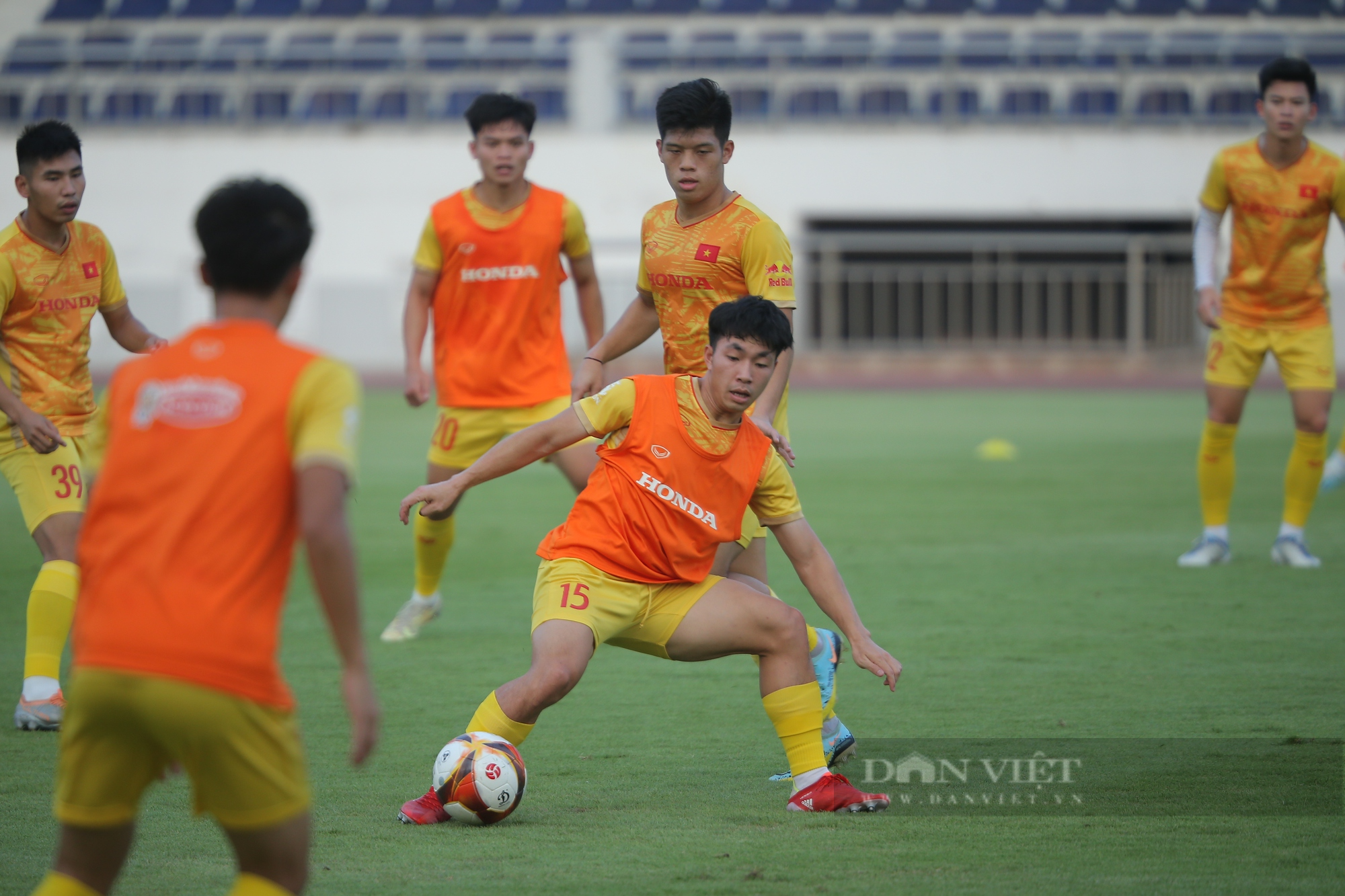 Huỳnh Công Đến chấn thương, nguy cơ lỡ hẹn SEA Games 32 - Ảnh 1.