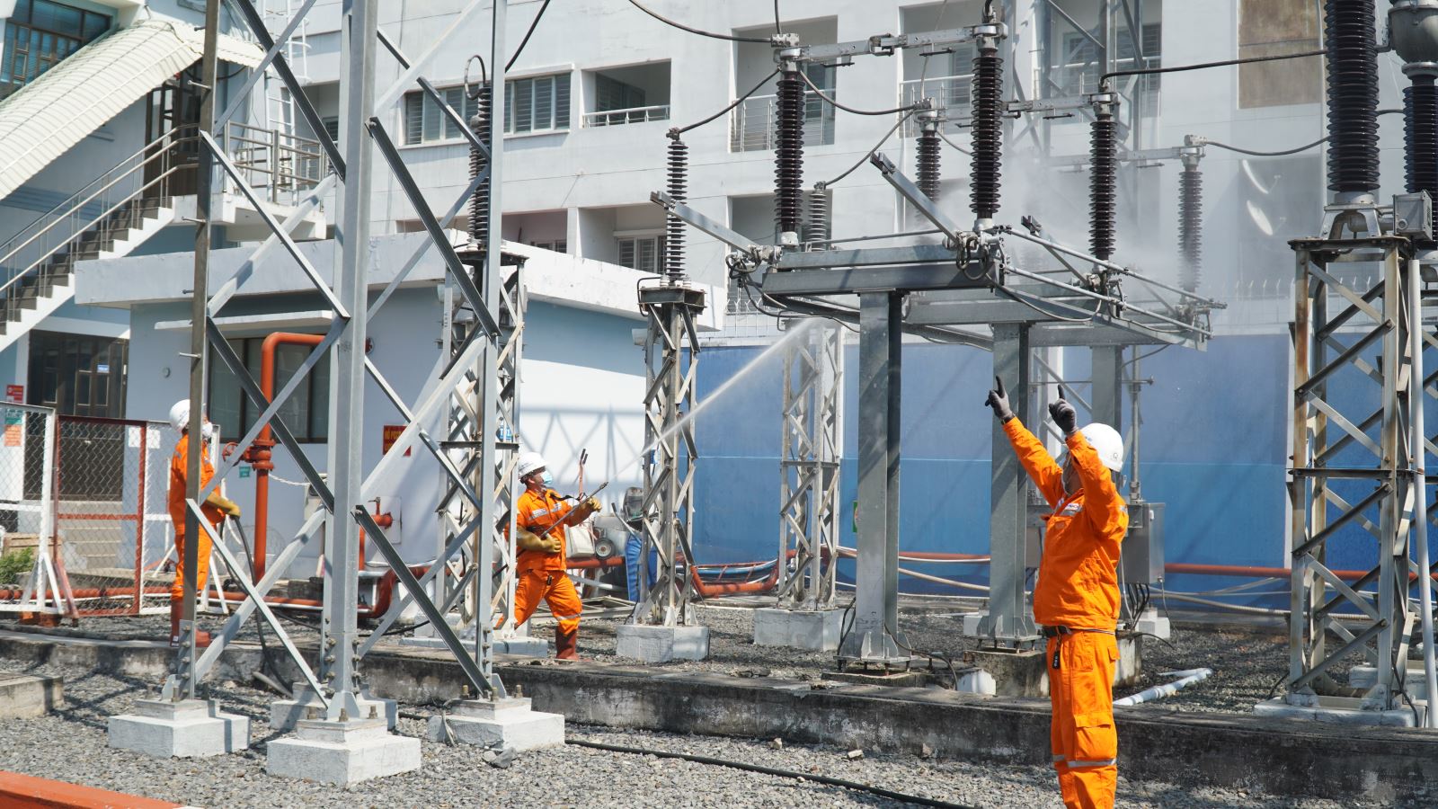 TP.HCM: Tiêu thụ điện cao kỷ lục do nắng nóng, nguy cơ quá tải cục bộ - Ảnh 2.