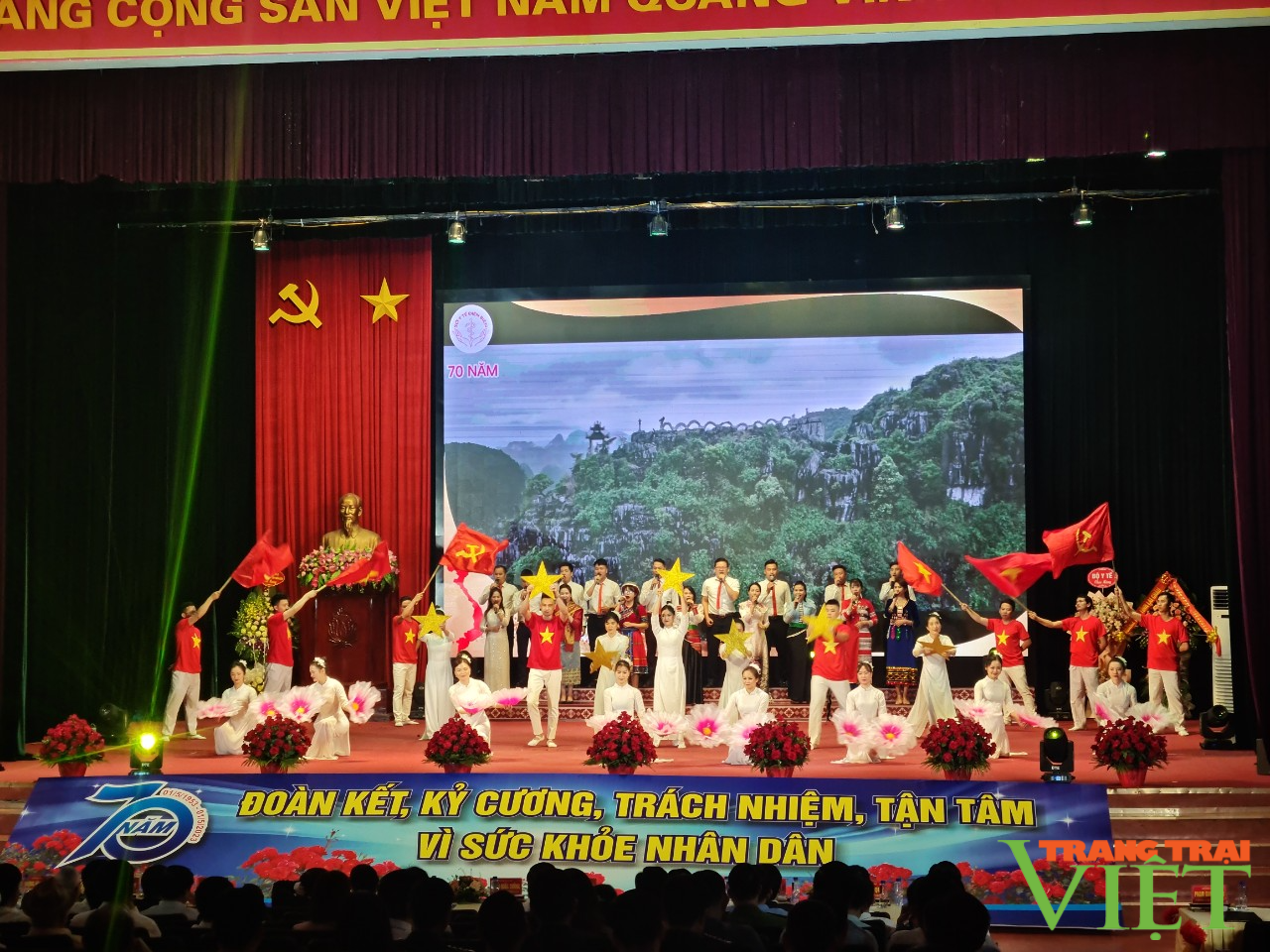 Sở Y tế Điện Biên: 70 năm đoàn kết, kỷ cương, trách nhiệm, tận tâm vì sức khỏe nhân dân - Ảnh 1. Sở Y tế Điện Biên: 70 năm đoàn kết, kỷ cương, trách nhiệm, tận tâm vì sức khỏe nhân dân - Ảnh 1.