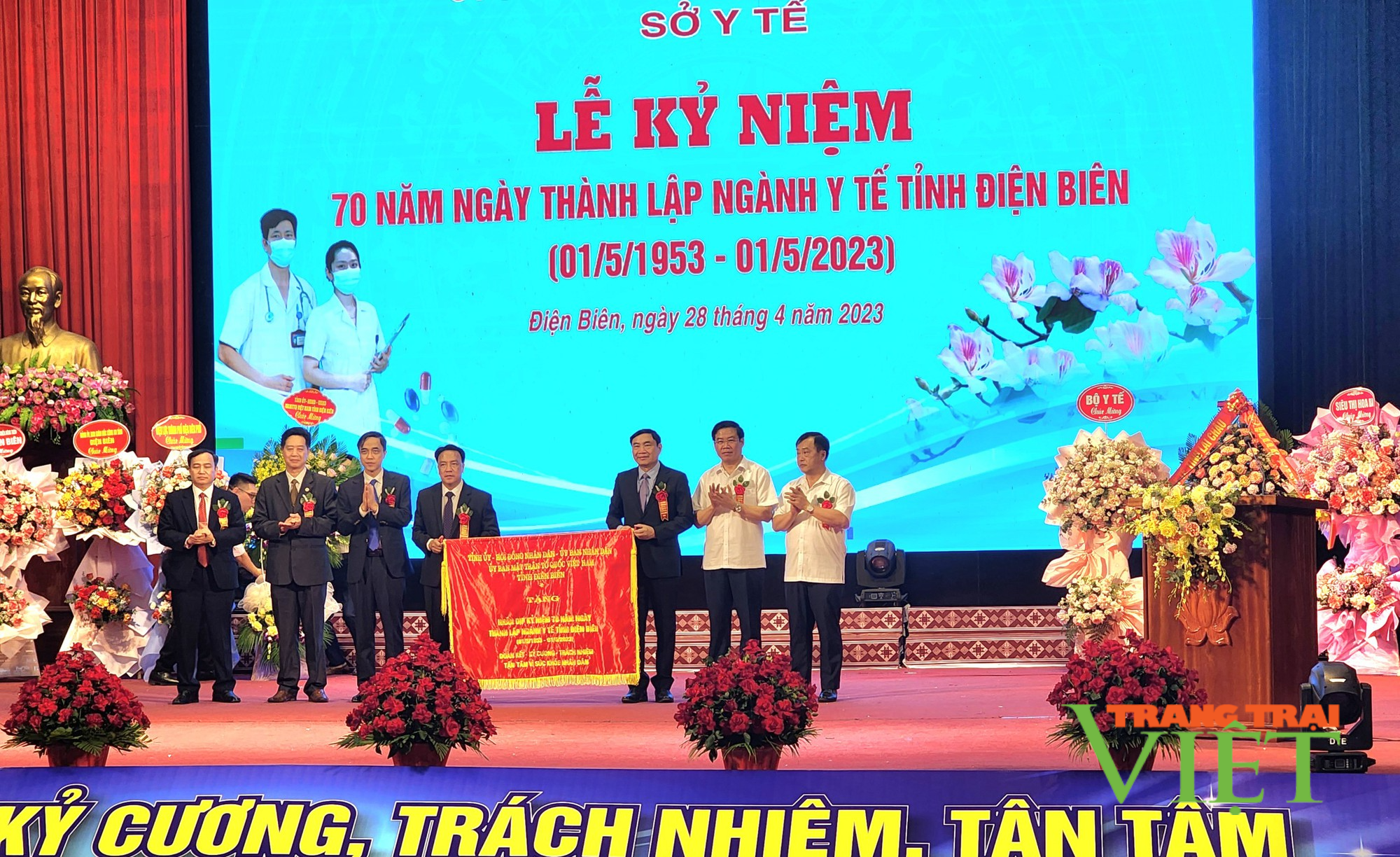 Sở Y tế Điện Biên: 70 năm đoàn kết, kỷ cương, trách nhiệm, tận tâm vì sức khỏe nhân dân - Ảnh 4. Sở Y tế Điện Biên: 70 năm đoàn kết, kỷ cương, trách nhiệm, tận tâm vì sức khỏe nhân dân - Ảnh 4.