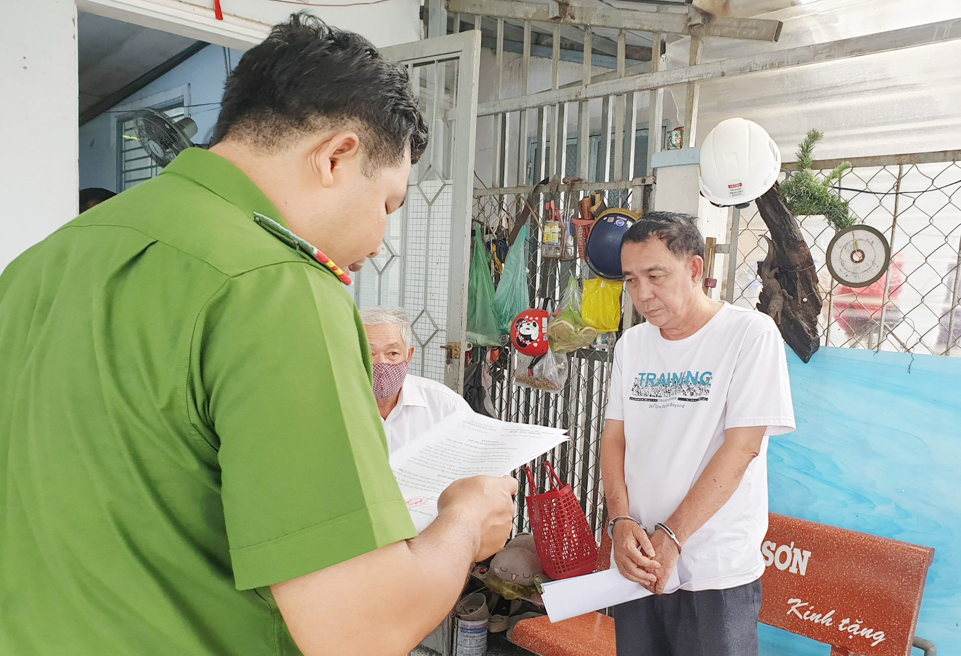 Bắt Nguyên Phó Chánh văn phòng Ban Quản lý các khu công nghiệp tỉnh Hậu Giang - Ảnh 1.