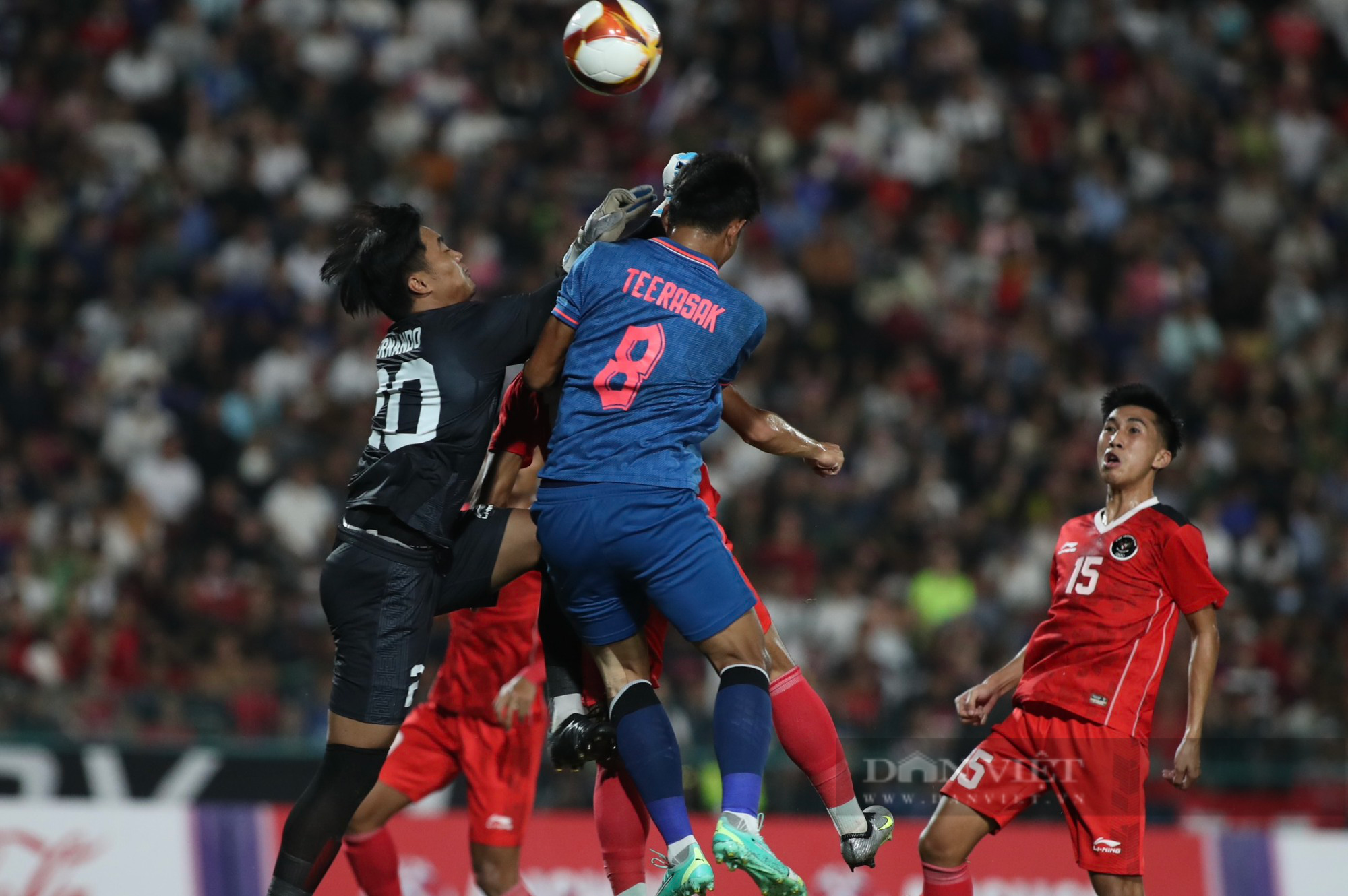Ẩu đả trận U22 Thái Lan vs U22 Indonesia: 6 thẻ đỏ, 11 thẻ vàng - Ảnh 1.