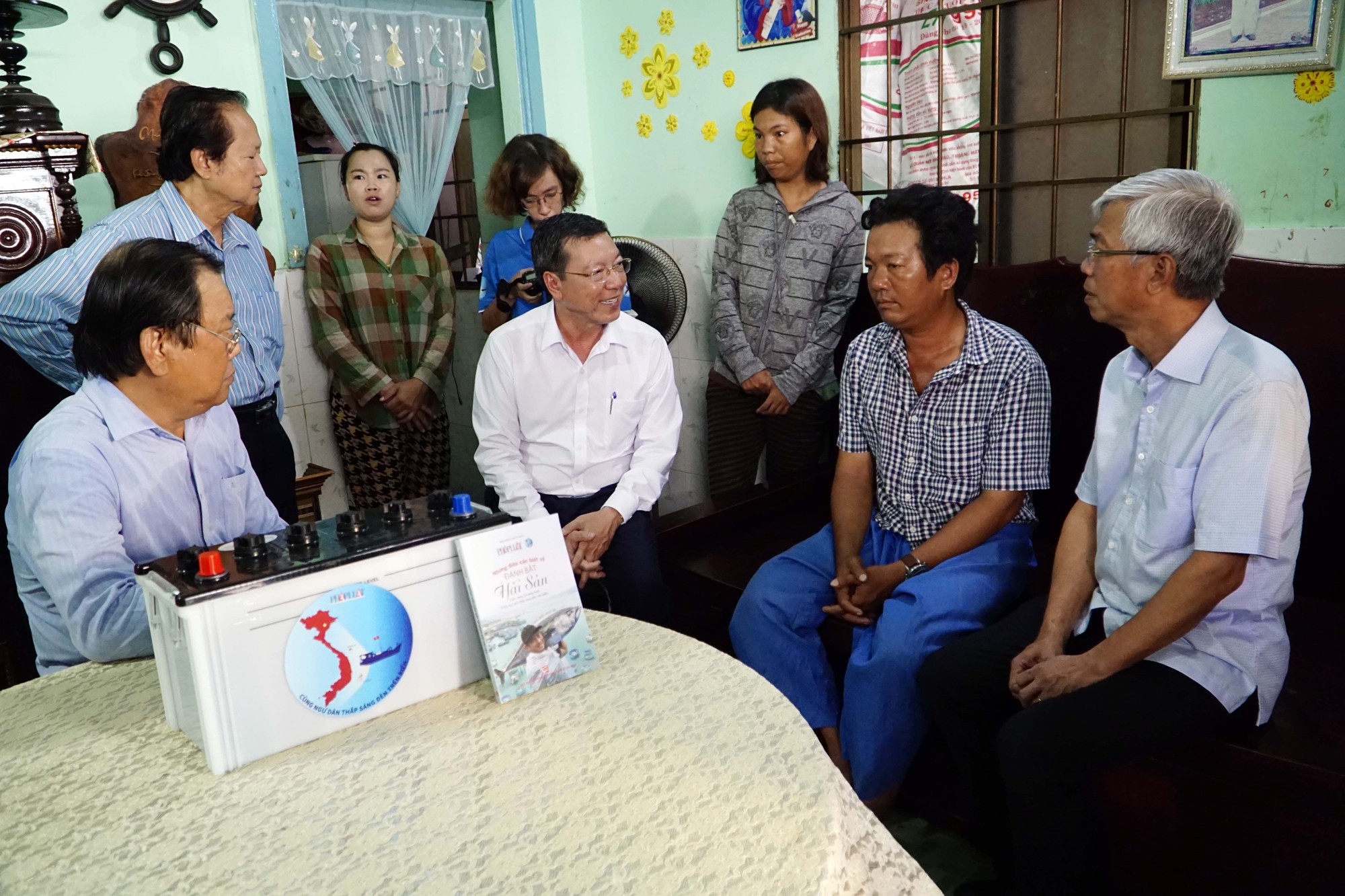 200 phần quà tiếp sức cho ngư dân huyện Cần Giờ - Ảnh 1.