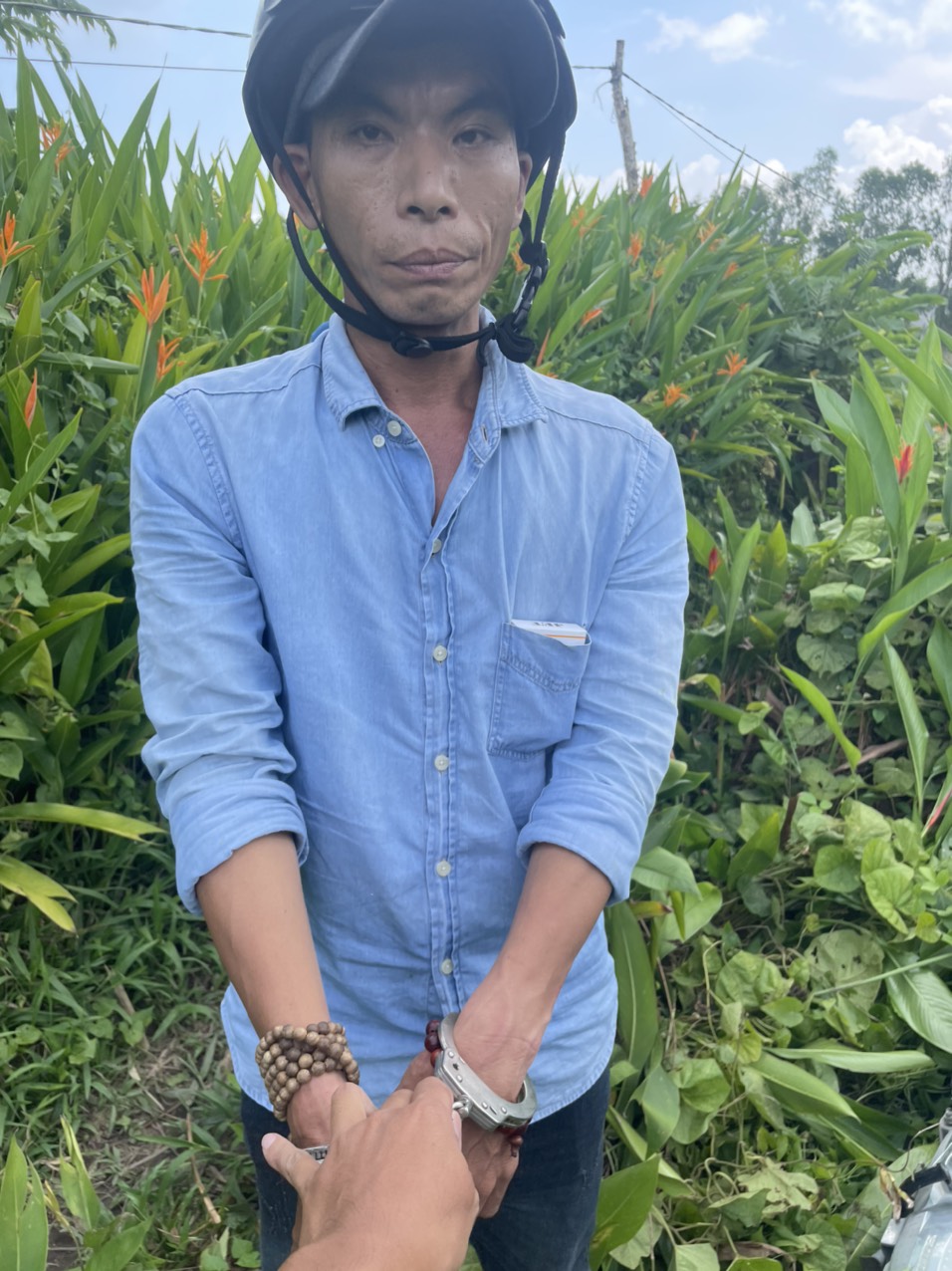 Bắt kẻ mang 3 tiền án kề dao vào cổ, cướp tài sản của nữ tài xế xe ôm - Ảnh 1.