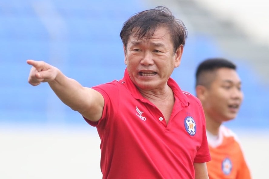 HLV Phan Thanh Hùng &quot;mất ghế&quot; ở SHB Đà Nẵng? - Ảnh 1.