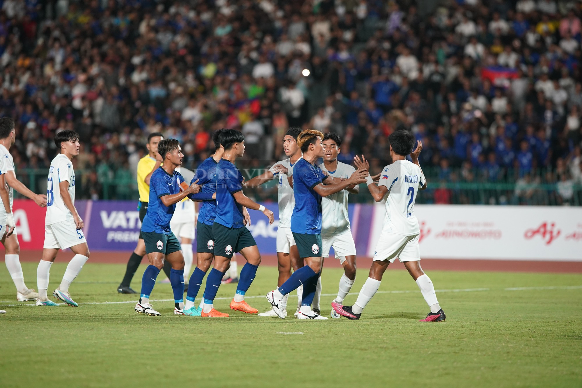 Clip: U22 Campuchia biến trận đấu với U22 Philippines thành... võ đài - Ảnh 1.