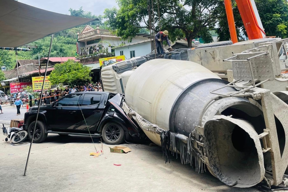 Góc nhìn pháp lý vụ xe bồn lật trên QL4D, đè chết ba người trong gia đình - Ảnh 1.