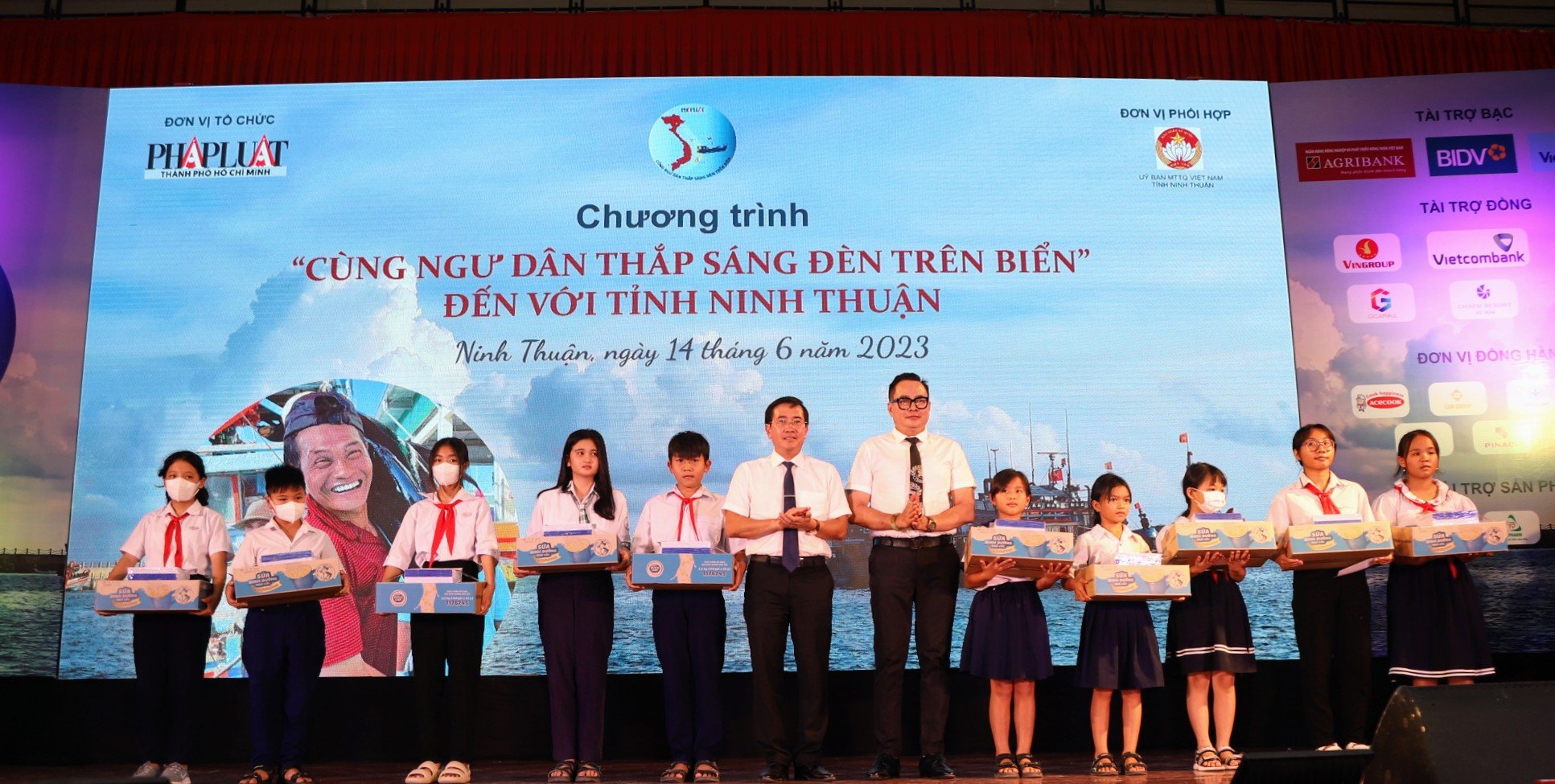 Thắp sáng đèn trên biển cùng ngư dân Ninh Thuận - Ảnh 3.