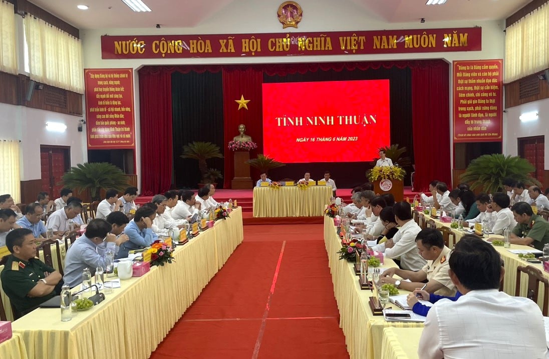 Chủ tịch nước Võ Văn Thưởng làm việc với Ban thường vụ Tỉnh ủy Ninh Thuận - Ảnh 1.