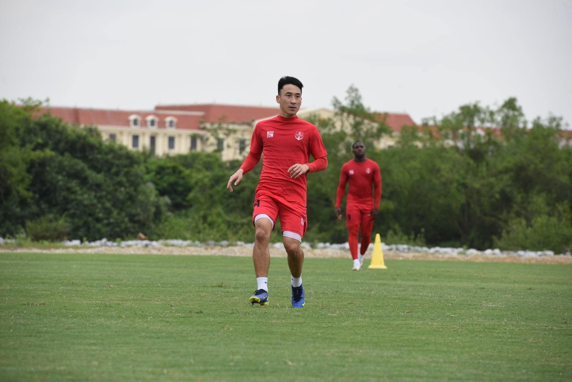Giai đoạn 2 V.League, CAHN chọn Hải Huy đá cặp tiền vệ cùng Quang Hải? - Ảnh 2.