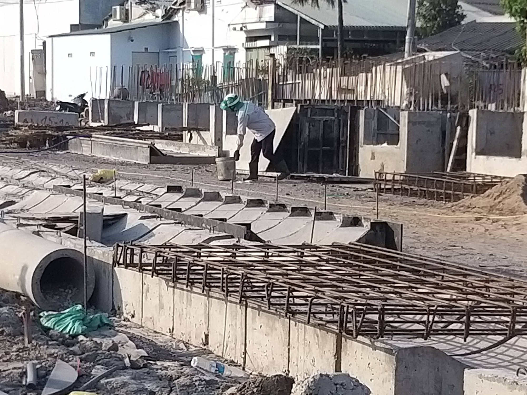 Long An: 2 công ty không dành quỹ đất nhà ở xã hội bị xử phạt gần 800 triệu đồng - Ảnh 1.