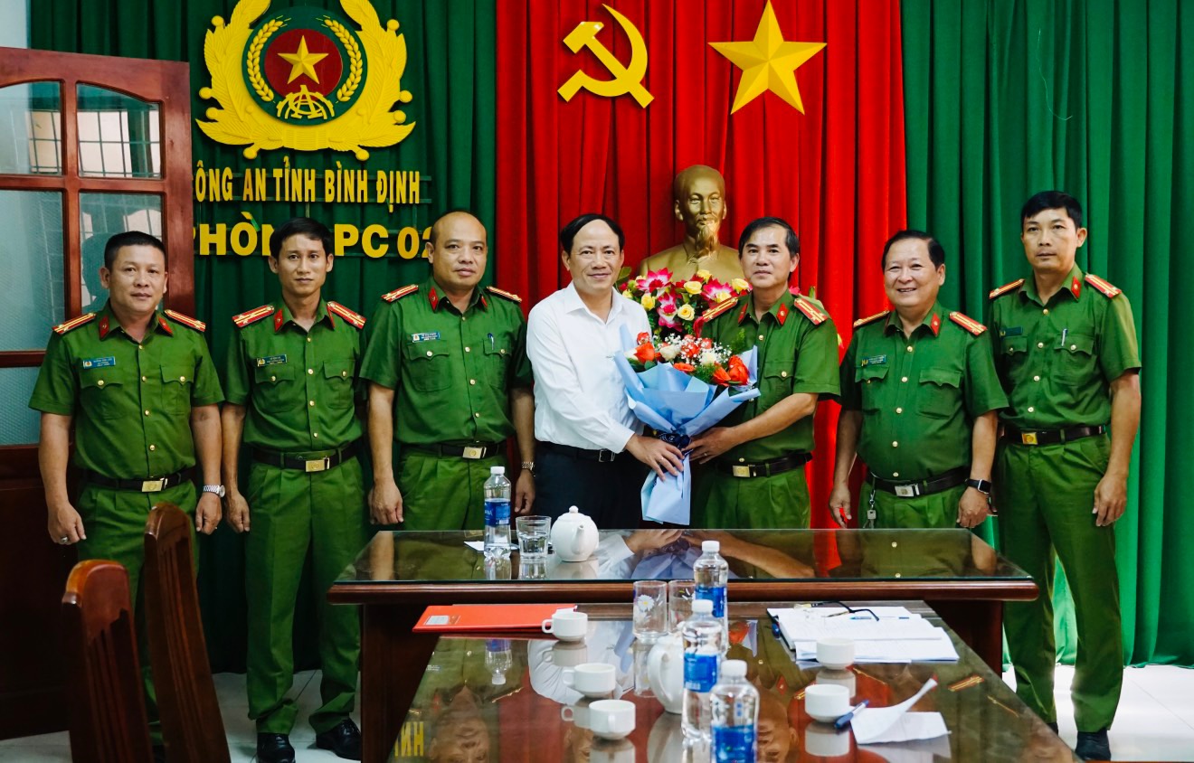 Triệt xoá vụ tàng trữ súng đạn 'chưa từng có' tại Bình Định - Ảnh 1.