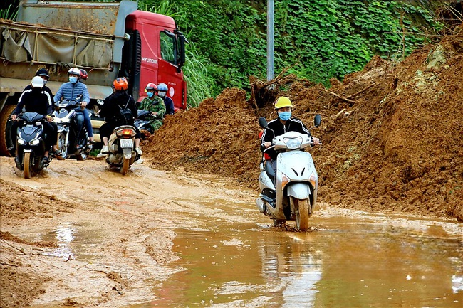 Hòa Bình: Đảm bảo trật tự an toàn giao thông phục vụ Kỳ thi tốt nghiệp THPT năm 2023 - Ảnh 1.