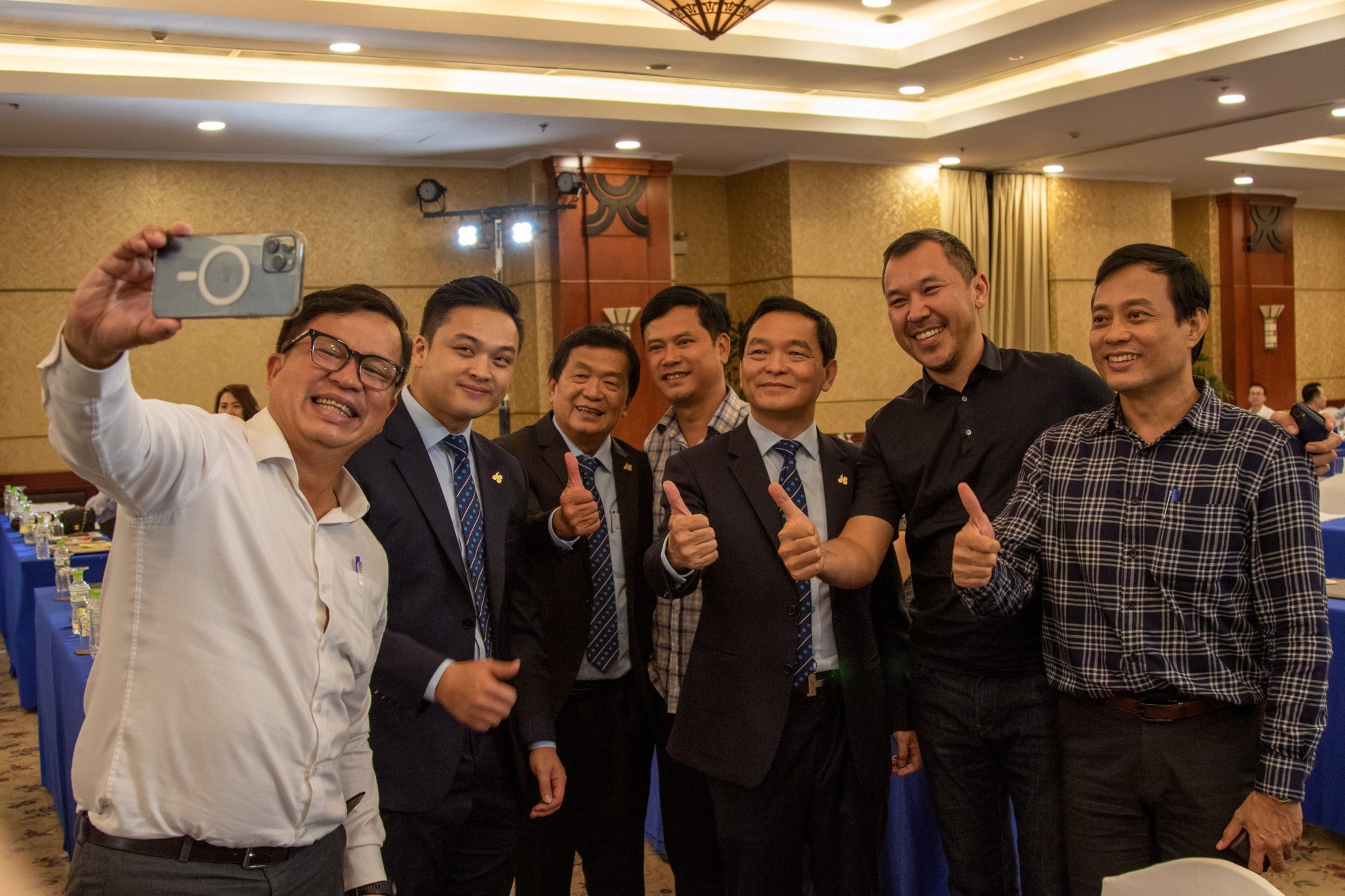 Chủ tịch HBC: Trong giông bão, Xây dựng Hòa Bình lùi lại một bước để làm mới bản thân - Ảnh 2. Chủ tịch HBC: Trong giông bão, Xây dựng Hòa Bình lùi lại một bước để làm mới bản thân - Ảnh 2.