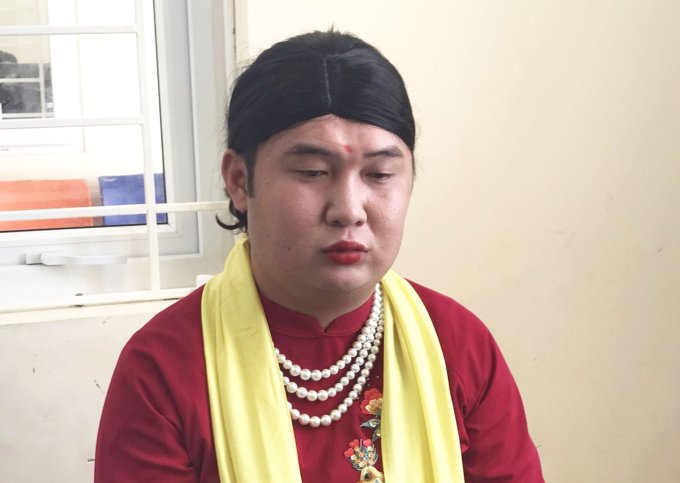 Trách nhiệm hình sự vụ thầy cúng trộm dây chuyền  vàng trên cổ tượng Bà Chúa xứ - Ảnh 1.