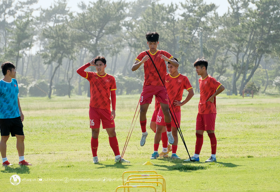 U17 Việt Nam bất bại trong chuyến tập huấn tại Nhật Bản - Ảnh 1.